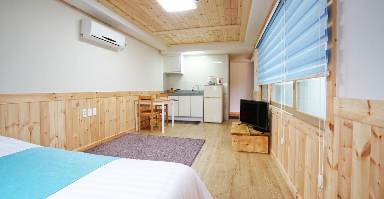 Gotjawal Geomunoreum Pension Чечжу Екстер'єр фото